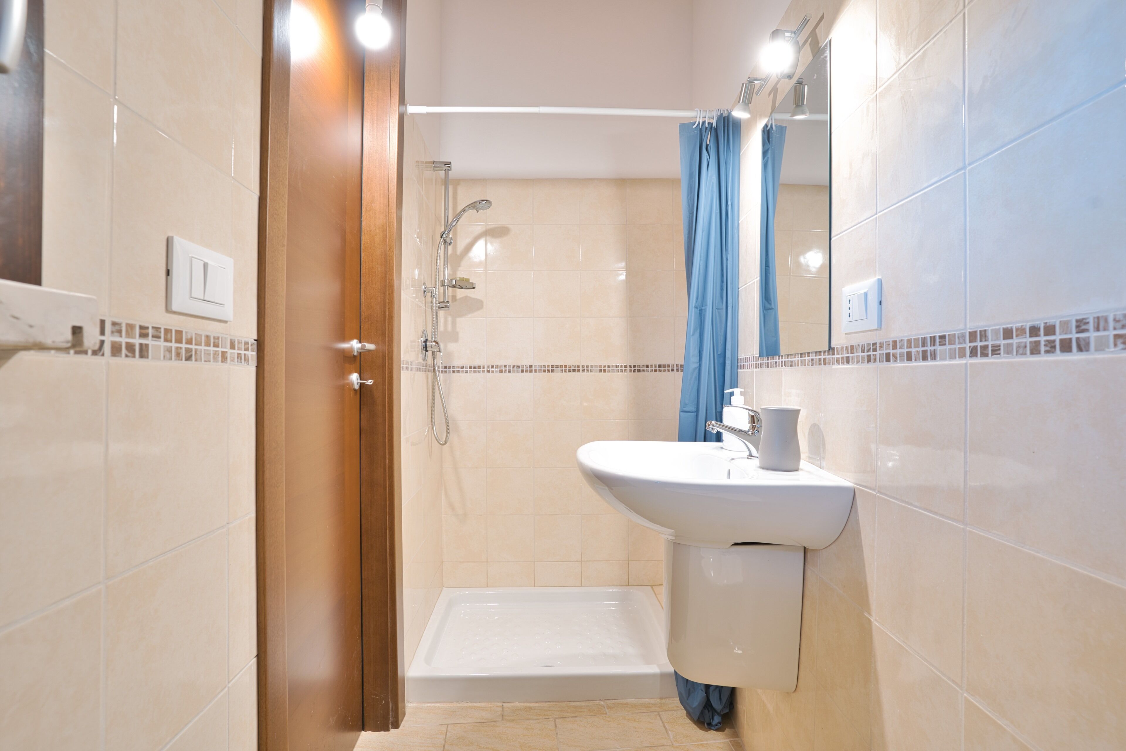 Dusche, Haartrockner, Bidet, Handtücher