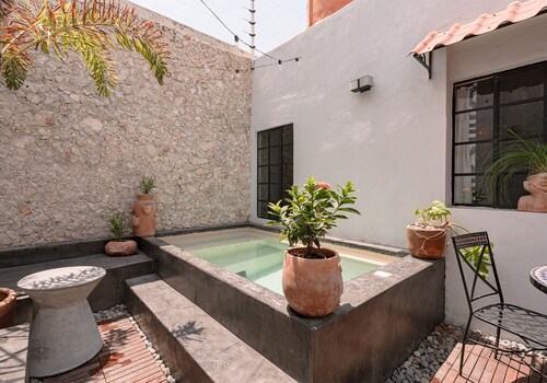 Casa Perro Verde very close to Paseo de Montejo