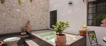 Casa Perro Verde very close to Paseo de Montejo