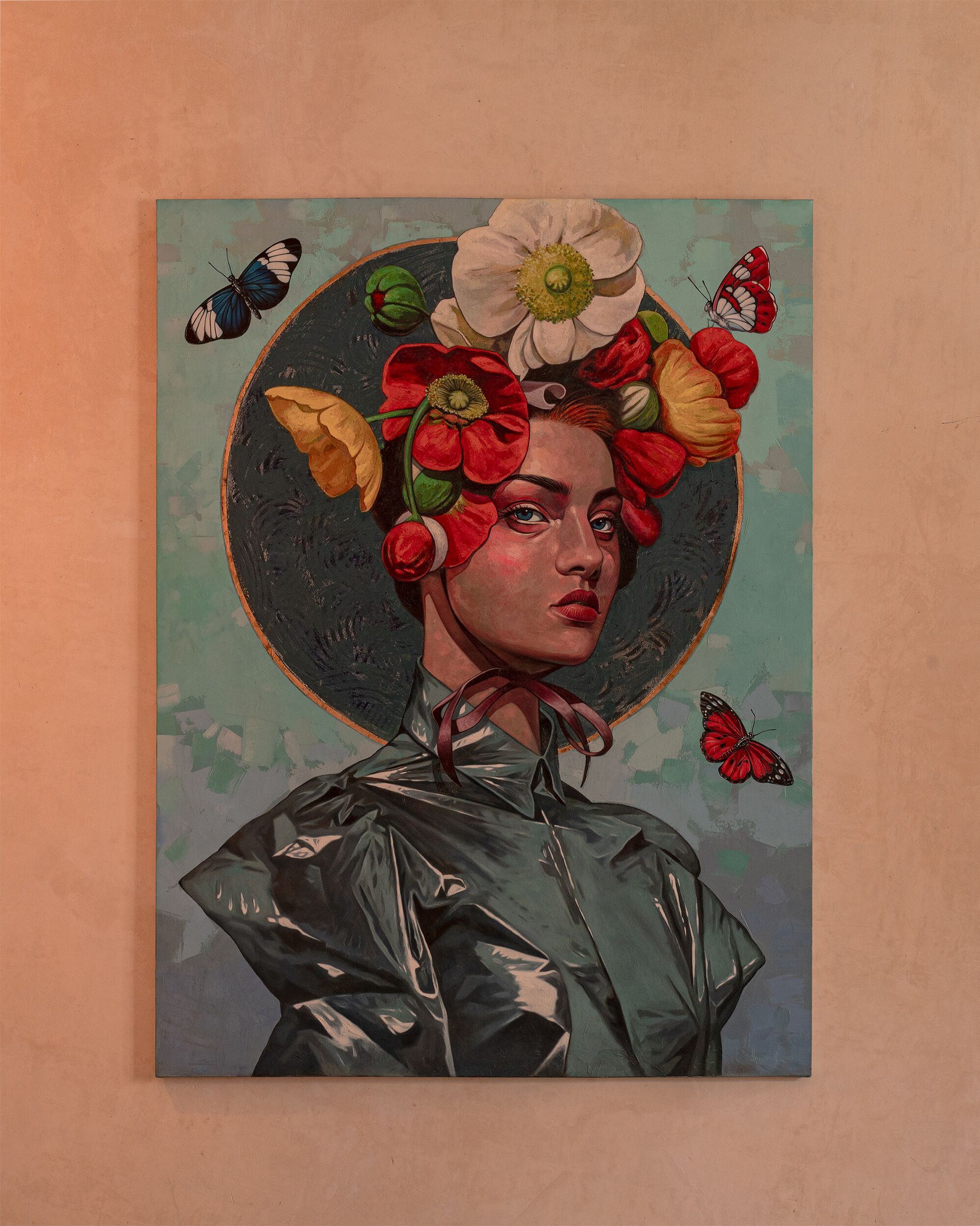 Een schilderij van een persoon met een bloemenhoofddeksel en vlinders.