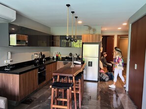Microwave, oven, stovetop, coffee/tea maker
