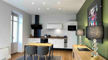 Réfrigérateur, micro-ondes, four, lave-vaisselle