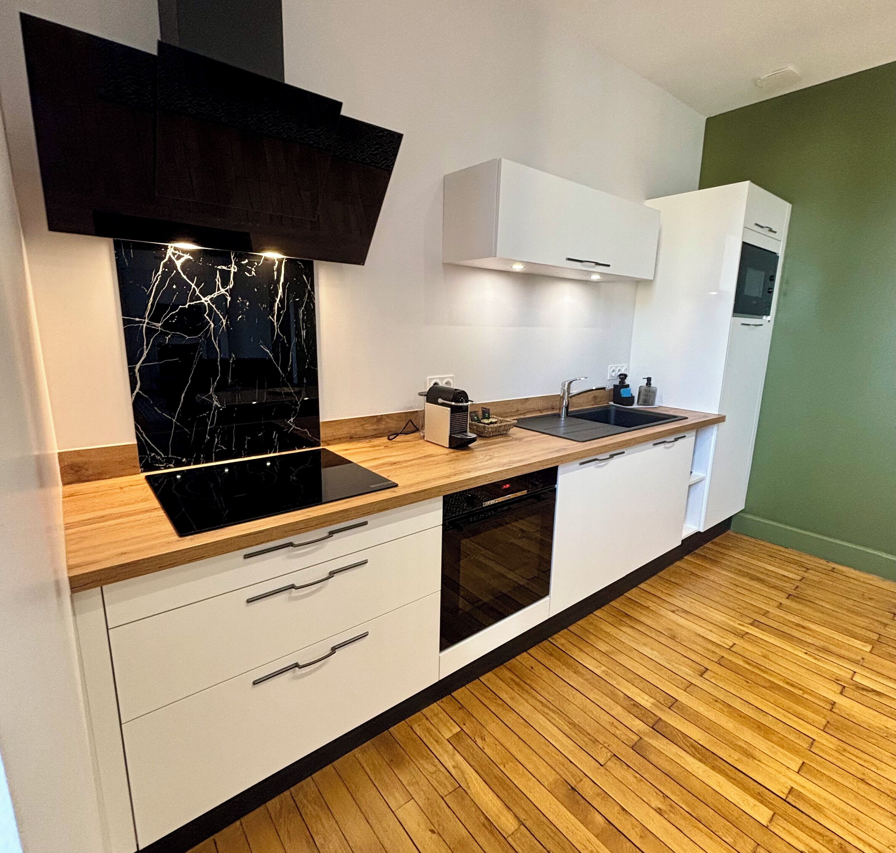 Kühlschrank, Mikrowelle, Ofen, Geschirrspüler