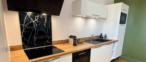 Réfrigérateur, micro-ondes, four, lave-vaisselle