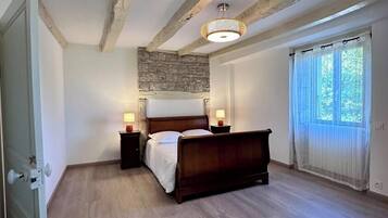 3 slaapkamers, een strijkplank/strijkijzer, reisbedje, wifi