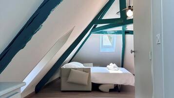 3 bedrooms, iron/ironing board, travel cot, WiFi