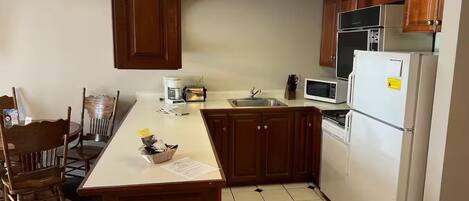 Réfrigérateur, micro-ondes, four, lave-vaisselle