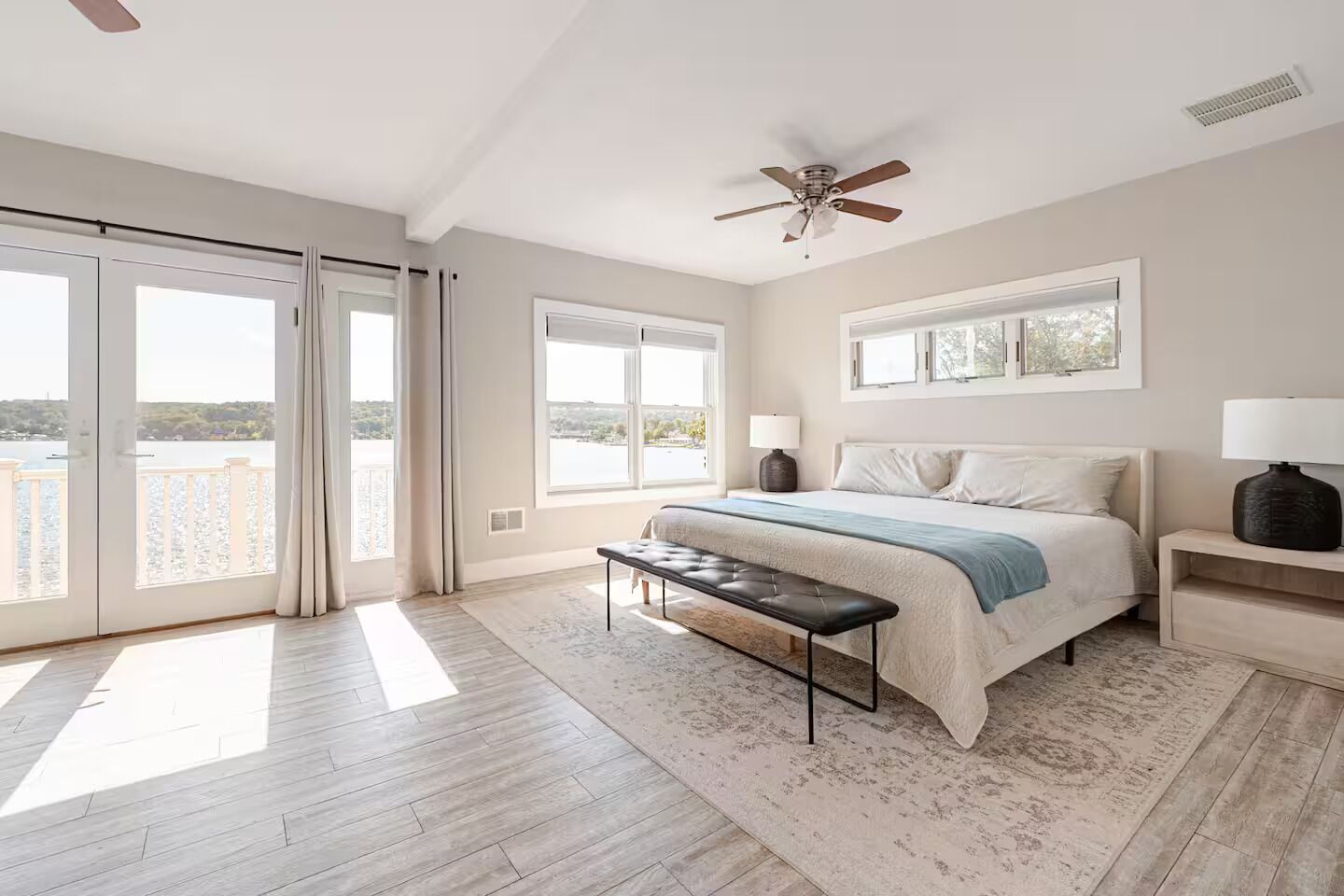 4 habitaciones, tabla de planchar con plancha, wifi y ropa de cama 