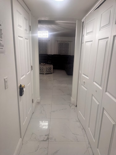 Shorterm Mansion Rental 6 B&4.5 Ba.