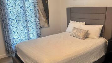 6 slaapkamers, een bureau, een strijkplank/strijkijzer, gratis wifi