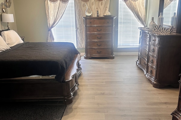 6 bedrooms, desk, iron/ironing board, free WiFi