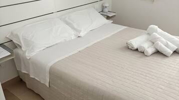 2 slaapkamers, een strijkplank/strijkijzer, gratis wifi, beddengoed