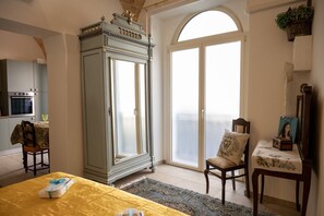 1 bedroom, desk, iron/ironing board, WiFi