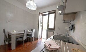Fridge, oven, stovetop, coffee/tea maker - Vacation House the Hill (Pavarolo)