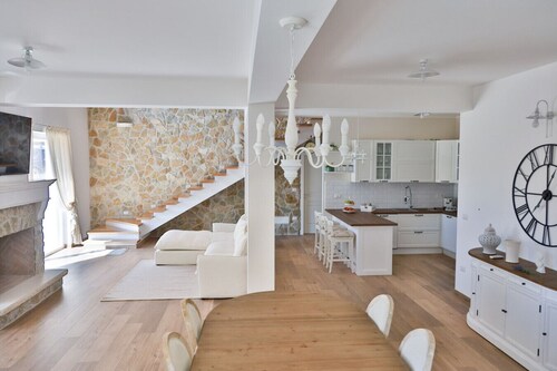 The Roots - Apartment 1