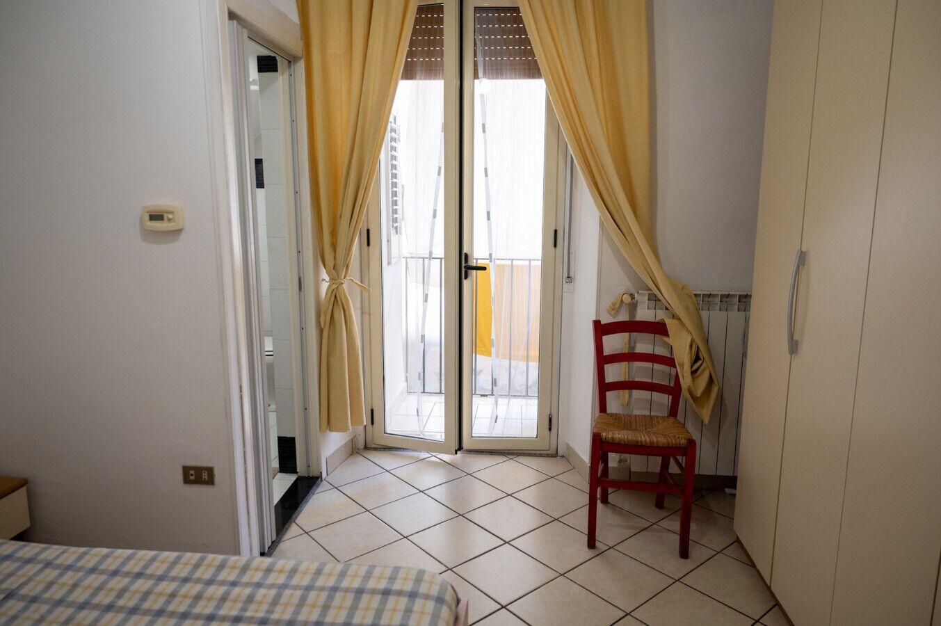 1 chambre, bureau, fer et planche à repasser, Wi-Fi