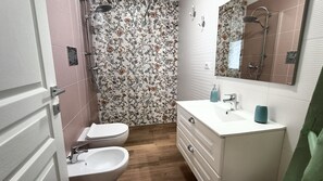 Hårtork och handdukar