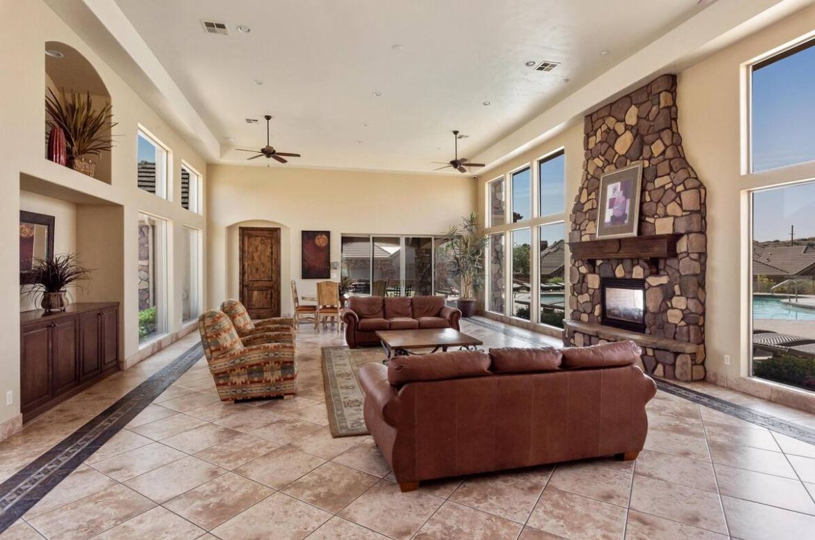 Smart-TV, Kamin, Videospiele, DVD-Player