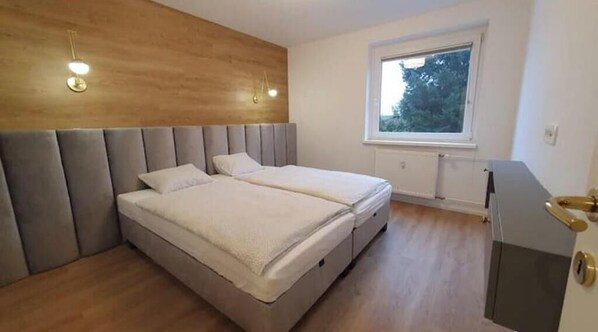 1 chambre, fer et planche à repasser, accès à Internet, literie fournie