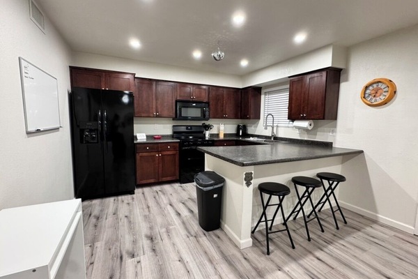 Microondas, placa de cocina y lavavajillas