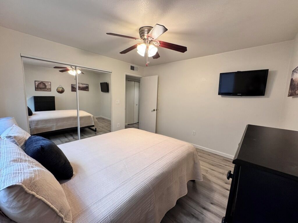 2 bedrooms, internet, bed sheets