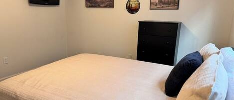 2 bedrooms, Internet, bed sheets