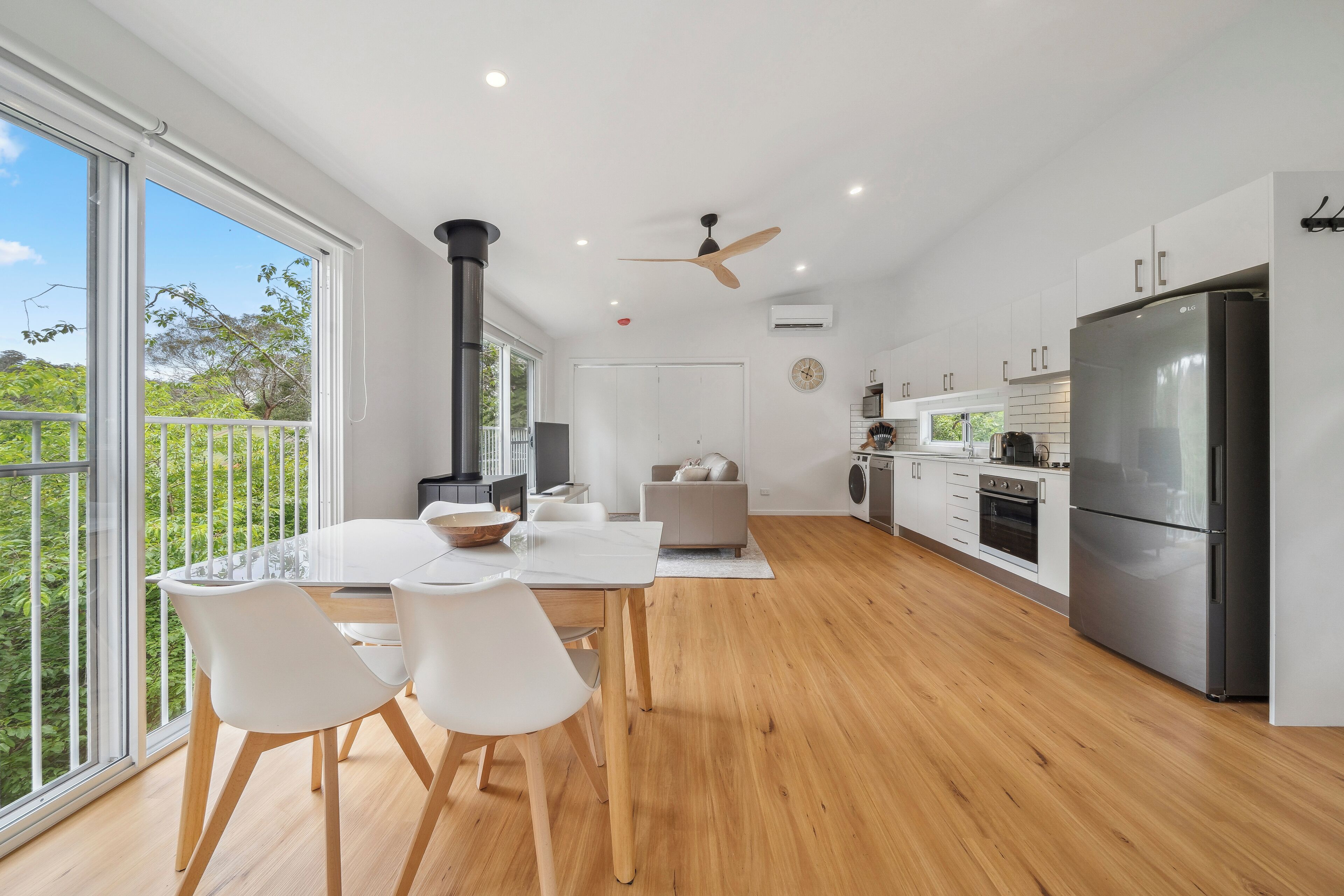 Køleskab, mikrobølgeovn, ovn, kogeplade