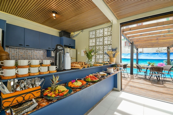 Free daily buffet breakfast