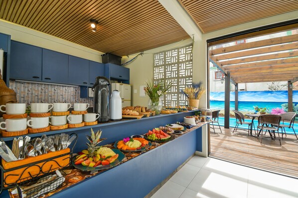 Free daily buffet breakfast  - Mar de Bombinhas - Centro (Bombinhas)