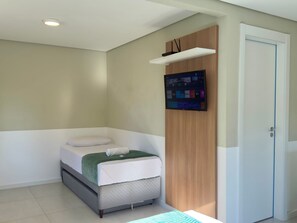 Family Suite | Individually decorated, individually furnished, free WiFi, bed sheets