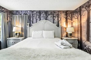 8 bedrooms, desk, iron/ironing board, travel crib