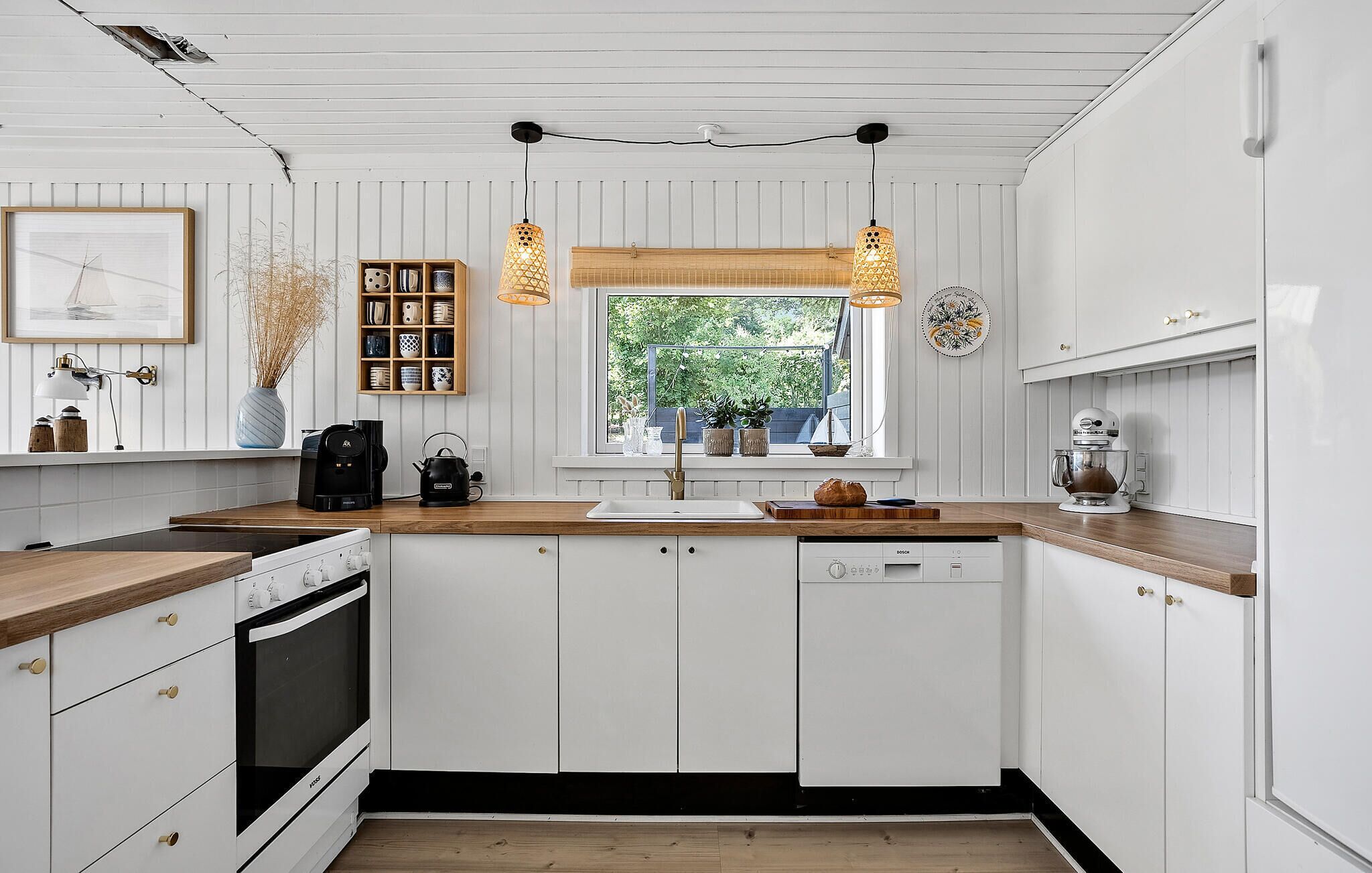 Fridge, stovetop, dishwasher, coffee/tea maker