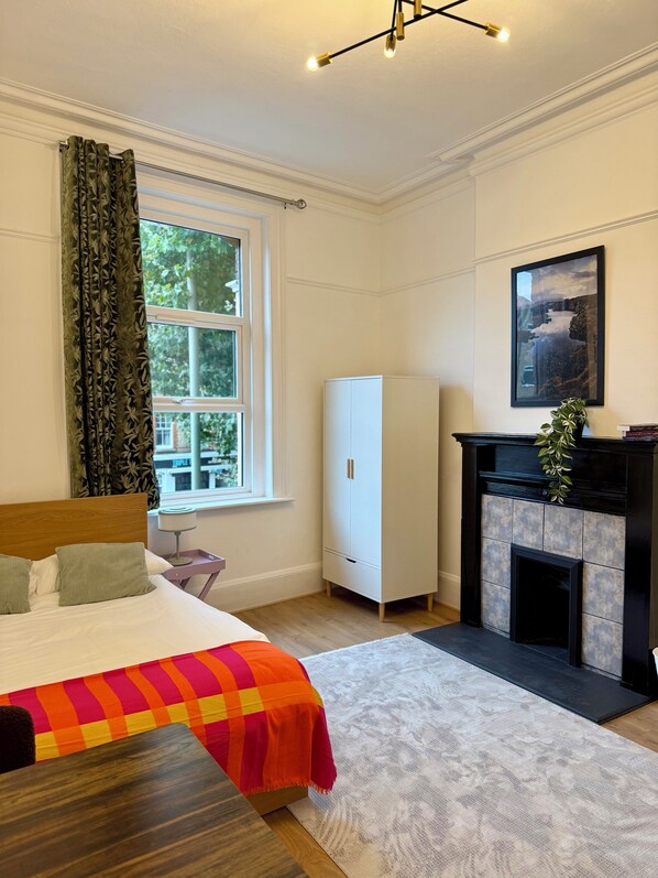 3 quartos, ferros/tábuas de passar roupa, Wi-Fi, roupa de cama