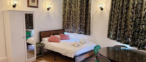 3 Schlafzimmer, Bügeleisen/Bügelbrett, WLAN, Bettwäsche