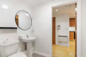 Hårføner, håndklær, såpe og sjampo