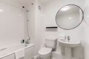 Hårføner, håndklær, såpe og sjampo