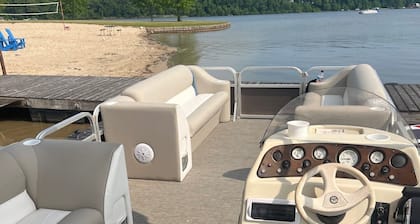 Spacious 6-bedroom house ON PINE LAKE with dock and PONTOON included