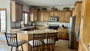 Micro-ondes, four, plaque de cuisson, lave-vaisselle