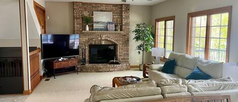 Televisie en een open haard