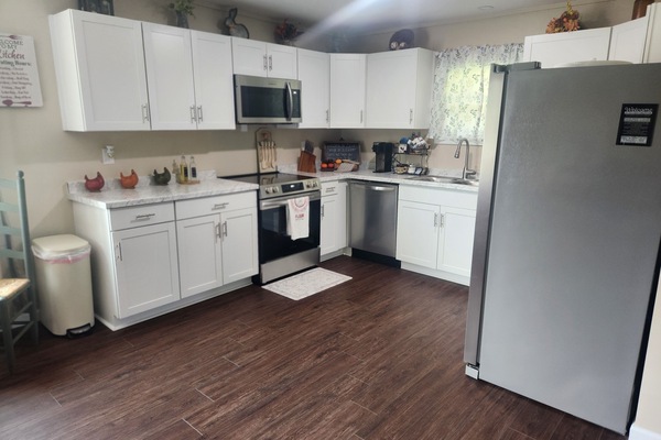 Refrigerador, microondas, horno, placa de cocina