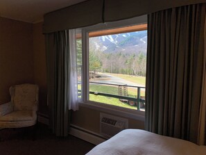 1 bedroom, bed sheets