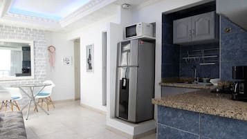 Comfort Apartment, Balcony, Beach View | Private kitchen