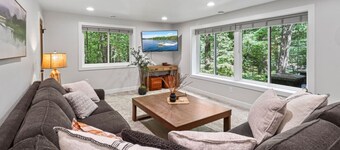 Waterfront! Private dock! Water toys! Sleeps 16!