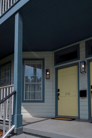 Exterior detail - Hab House - Palm Side. A perfectly situated oasis during your Savannah travels. (Savannah)