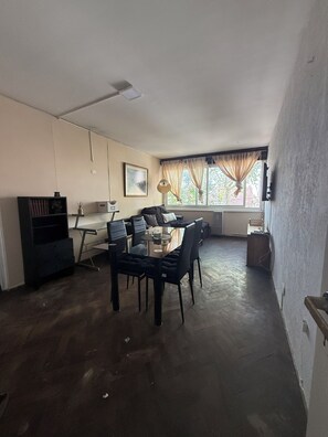 Interior - Full apartment for 4/5 people in downtown Mendoza; optional parking in front of the apartment. (Mendoza)