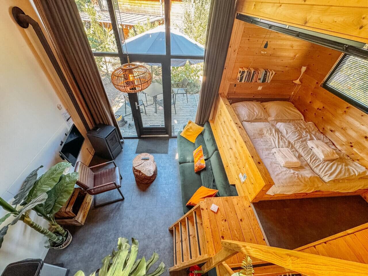 2 bedrooms, travel crib, free WiFi, bed sheets