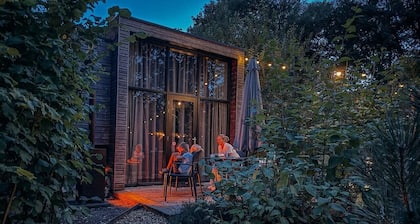 ✨ Tiny Cube – Cozy 4-person tiny house with hot tub at De Hoge Veluwe