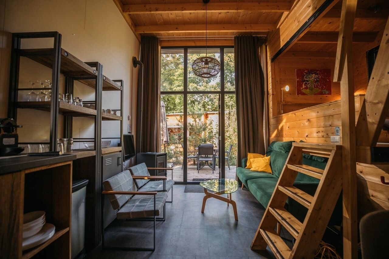 TV connectée, cheminée, table de tennis de table