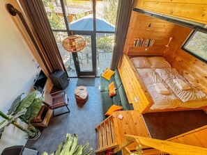 2 bedrooms, travel cot, free WiFi, bed sheets
