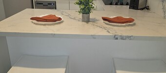 Chic 1-bedroom luxury suite in fabulous Nassau. Comfort. Class. Convenience.